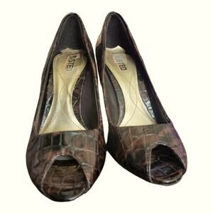 Alligator Print Open Toe 4" High Heels Size 7.5 Brown